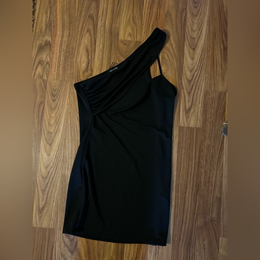 Pretty little thing- black dress- new with tags